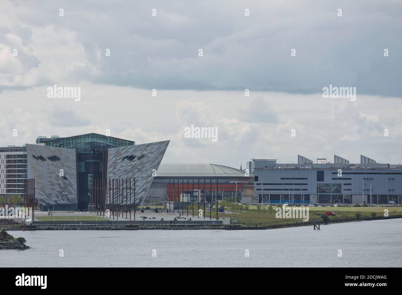 Belfast, Irlande du Nord - 9 juin 2017 : Titanic Belfast, musée et centre d'accueil, l'un des sites les plus emblématiques de Belfast, sur le site où Titani Banque D'Images