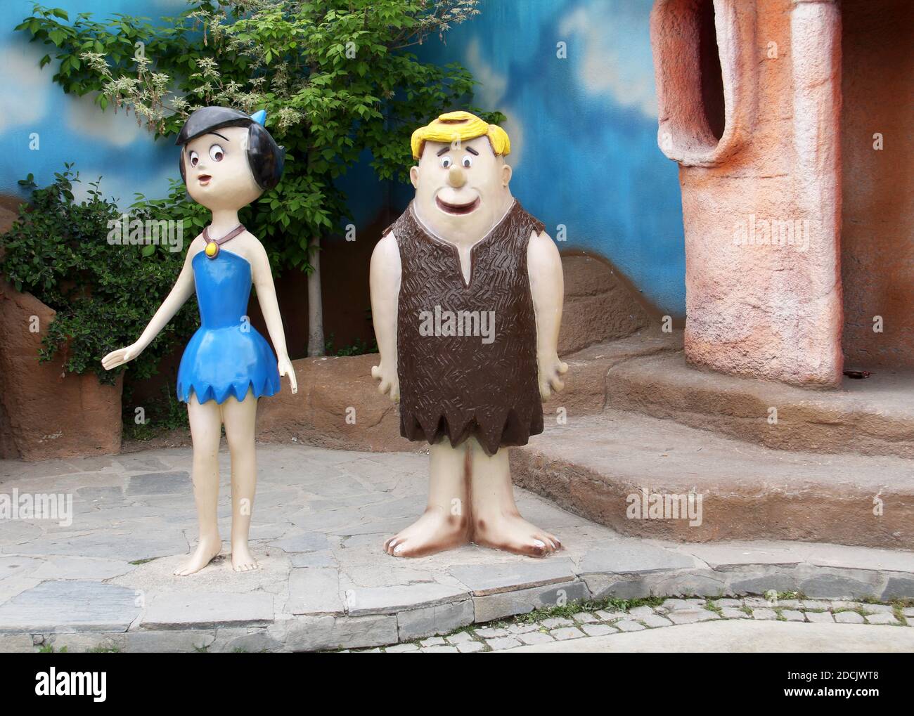 Personnages de dessins animés de Flintstone, Beti et Barnie, parc à thème de Harikalar Diyari - parc public, Ankara Turquie Banque D'Images