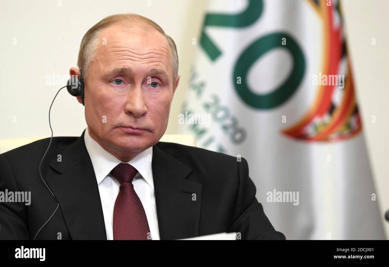 Moscou, Russie. 21 novembre 2020. Le président russe Vladimir Poutine participe au sommet du G20 organisé par l'Arabie saoudite par vidéoconférence depuis la résidence officielle de l'État de Novo-Ogaryovo le 21 novembre 2020 en dehors de Moscou, Russie. Crédit : Aleksey Nikolskyi/Kremlin Pool/Alamy Live News Banque D'Images