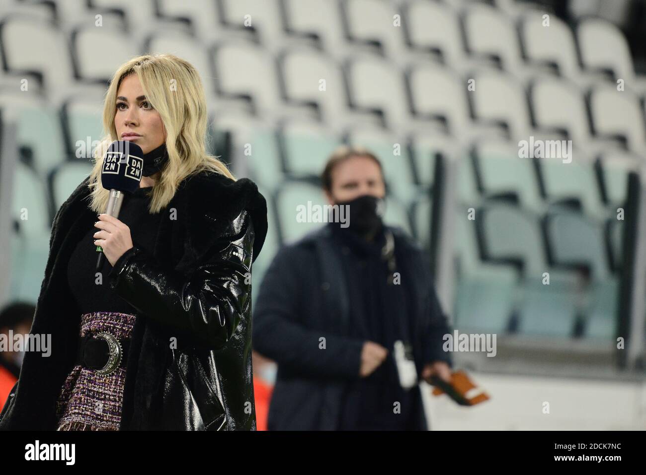 Journaliste de la télévision italienne de DAZN Diletta Leotta pendant la série Un match de football entre Juventus FC et Cagliari Calcio AT Stade Allianz en novembre Banque D'Images