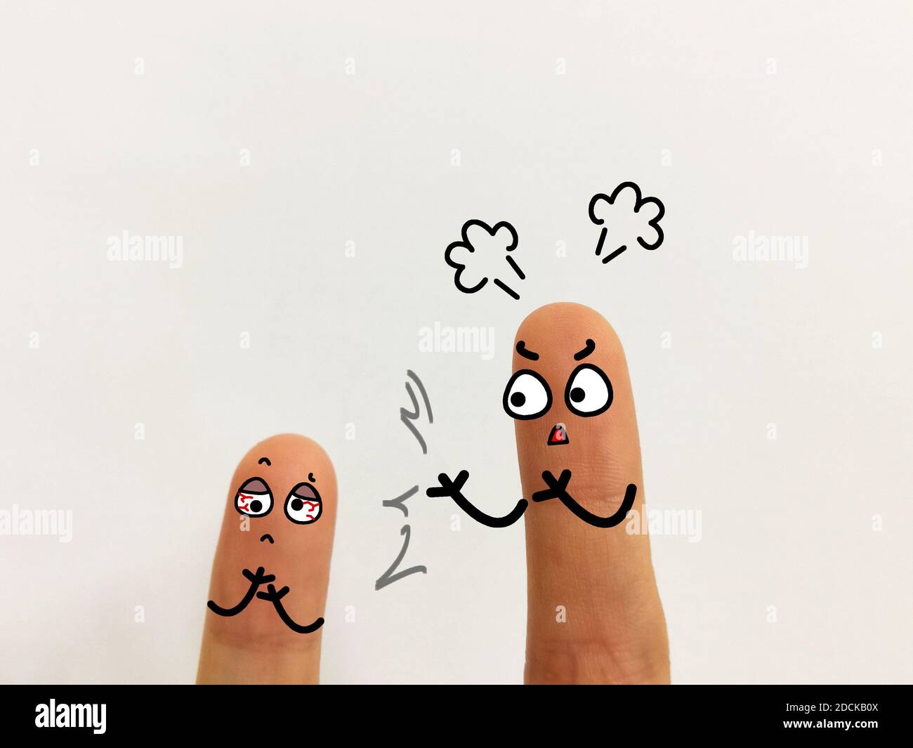 Deux doigts sont décorés pour deux personnes. L'un d'entre eux est de faire  de la collusion et d'en intimider un autre Photo Stock - Alamy
