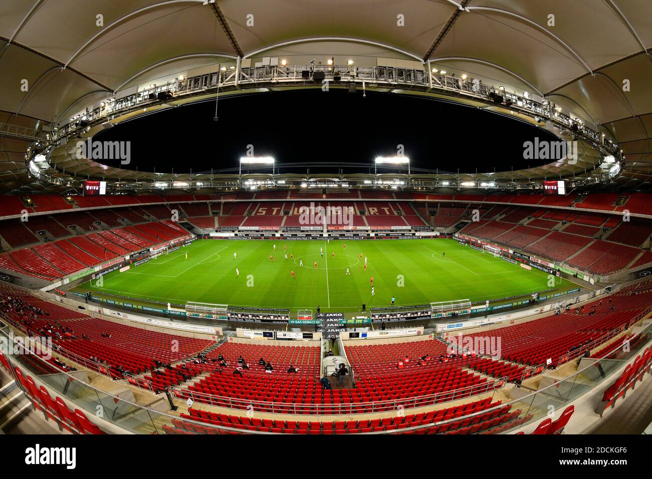 Stade sans spectateurs, jeu fantôme dans le Bundesliga, Mercedes-Benz Arena, Corona Crisis, Stuttgart, Bade-Wurtemberg, Allemagne Banque D'Images