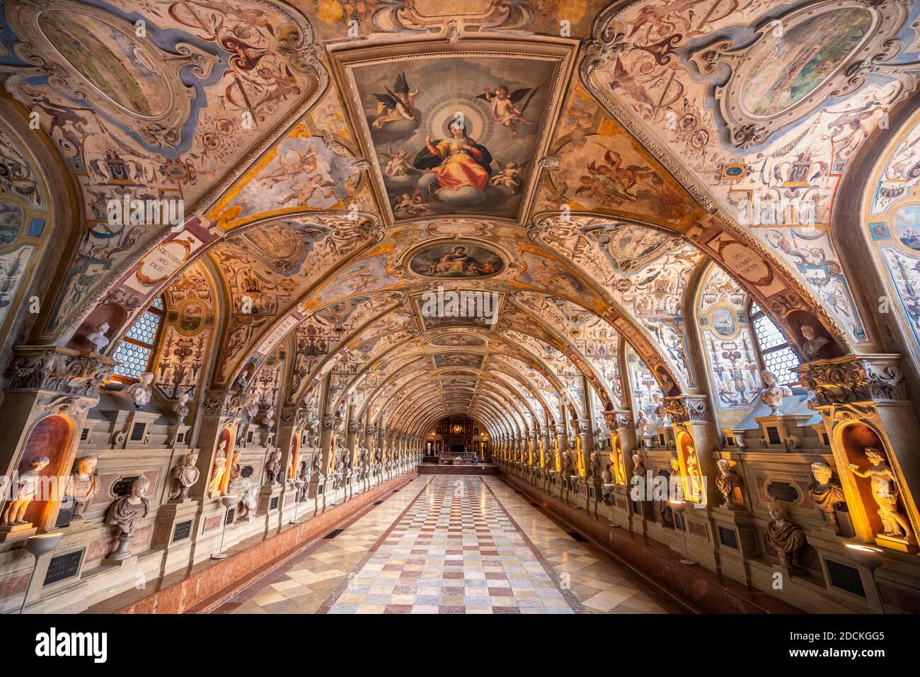 Des statues dans l'Antiquarium de la Renaissance ou de la salle des antiquités à la Résidence de Munich, Munich, Haute-Bavière, Bavière, Allemagne Banque D'Images