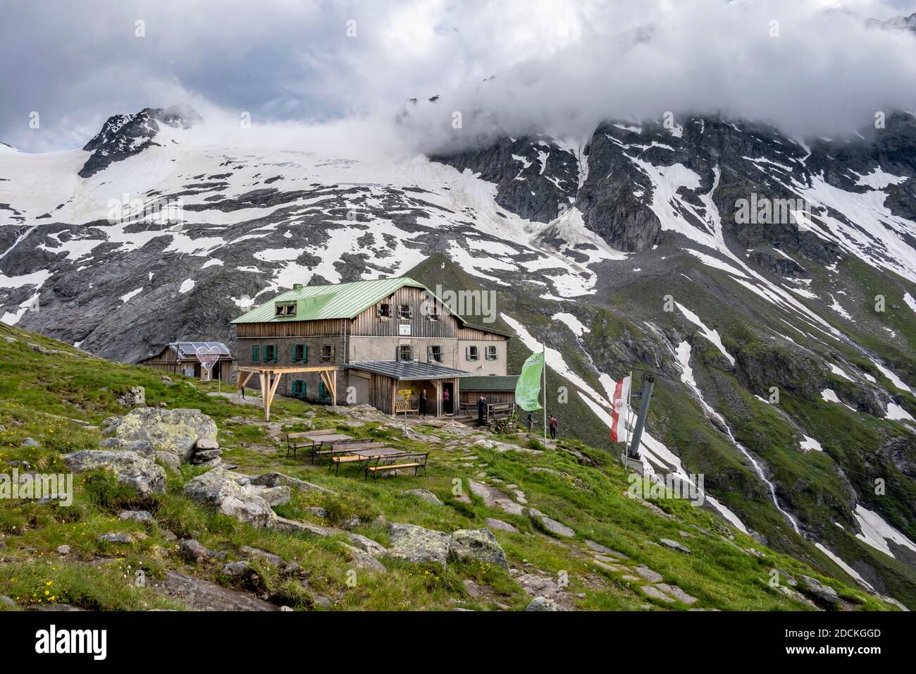 Greizer Hut, Berlin High altitude Trail, derrière le glacier floitenkees et les montagnes, Alpes de Zillertal, Zillertal, Tyrol, Autriche Banque D'Images