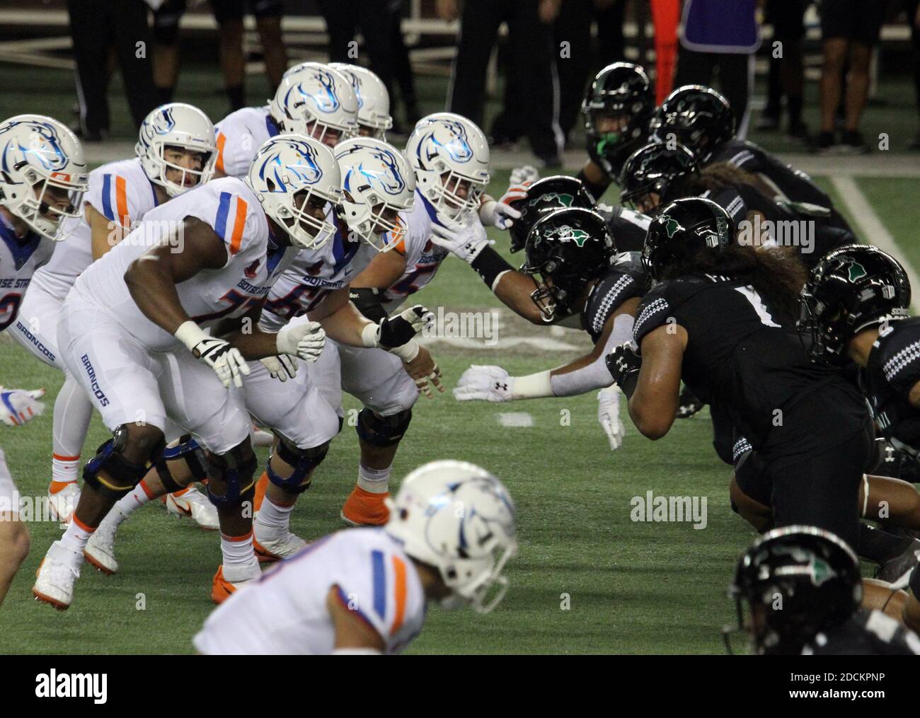 21 novembre 2020 - la ligne de scrimmage à la carte lors d'un match entre les Warriors arc-en-ciel d'Hawaï et les Broncos d'État de Boise au stade Aloha à Honolulu, HI - Michael Sullivan/CSM Banque D'Images