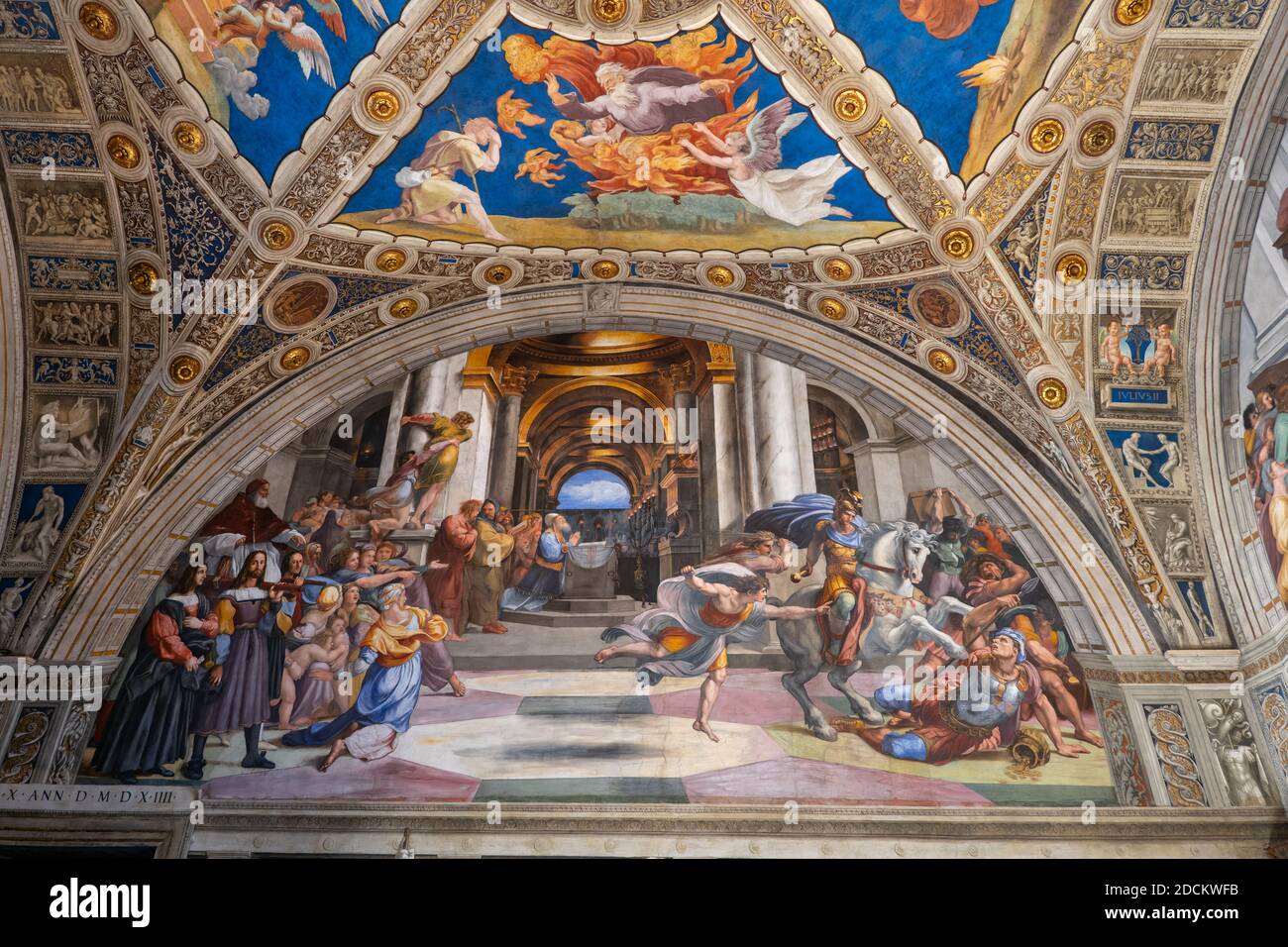 Expulsion d'Heliodorus de la fresque du Temple, salle d'Heliodorus, salles de Raphaël, intérieur des musées du Vatican, Rome, Italie Banque D'Images