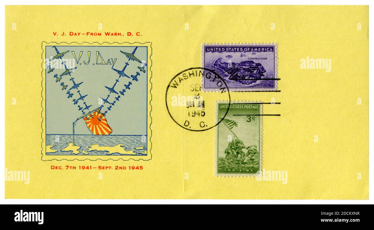 Washington D.C., États-Unis - 2 septembre 1945: Carte postale avec un cachet V-J jour, le bombardier américain a brisé le drapeau japonais, la victoire sur le Japon, Iwo Jima St Banque D'Images