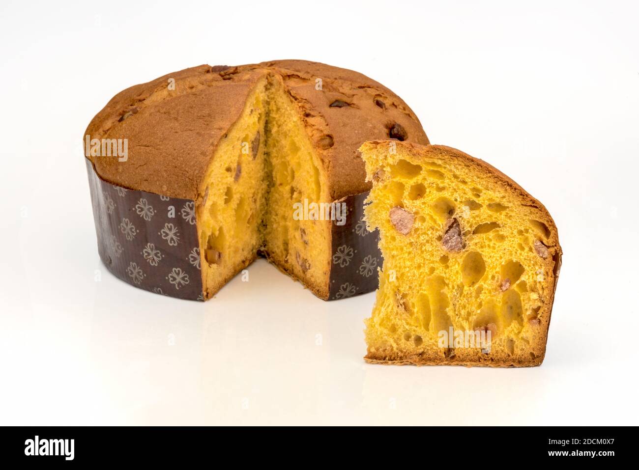 Panettone Avec Glace Au Marron Gateau Italien Typique De Milan Prepare Pour Celebrer Noel Et Le Nouvel An Avec Les Coupes D Une Tranche Isole Sur Blanc Photo Stock Alamy