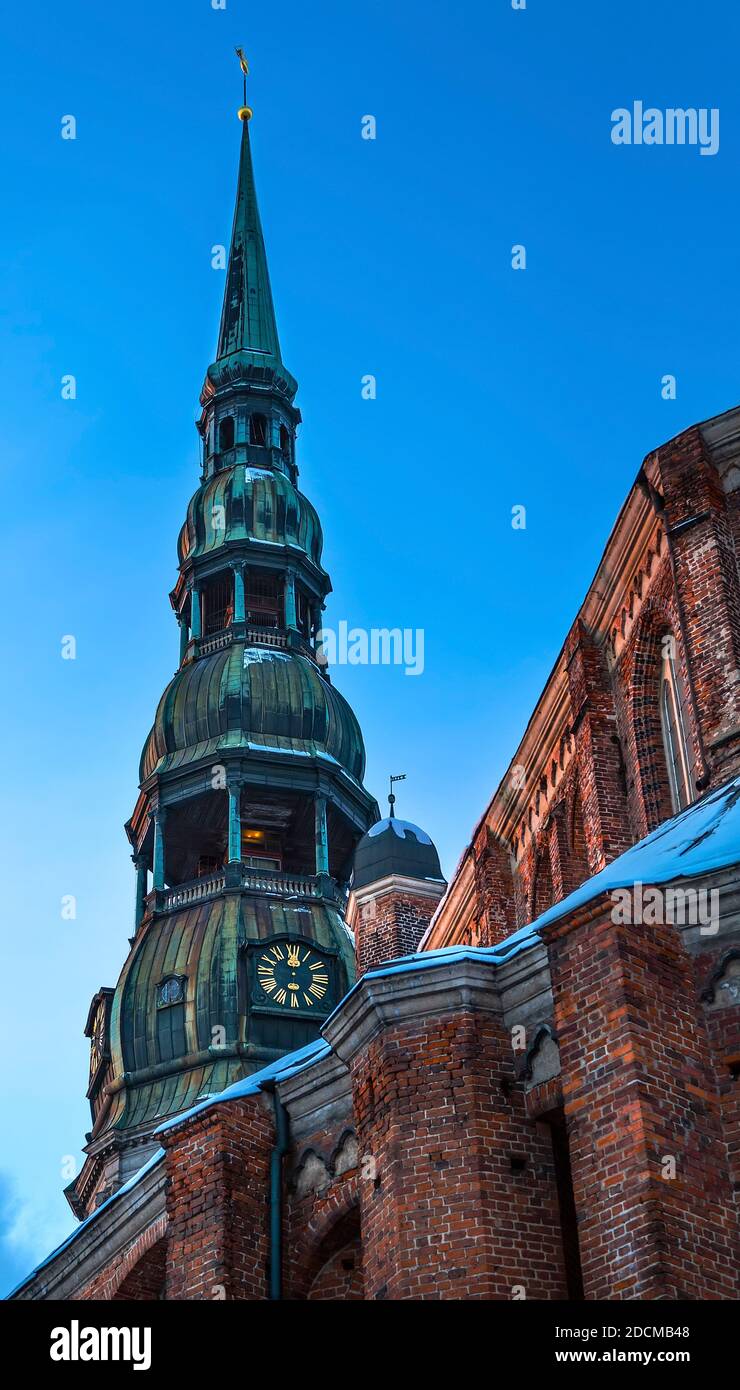 L'église Saint-Pierre - un des symboles et l'un des principaux sites de la ville de Riga Banque D'Images