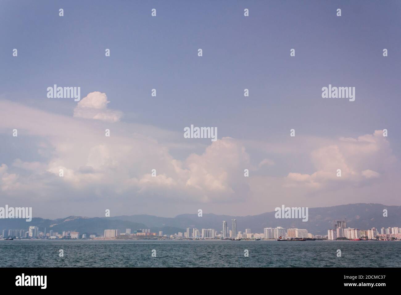 Traversée de l'île de Penang par un ferry commercial. Banque D'Images