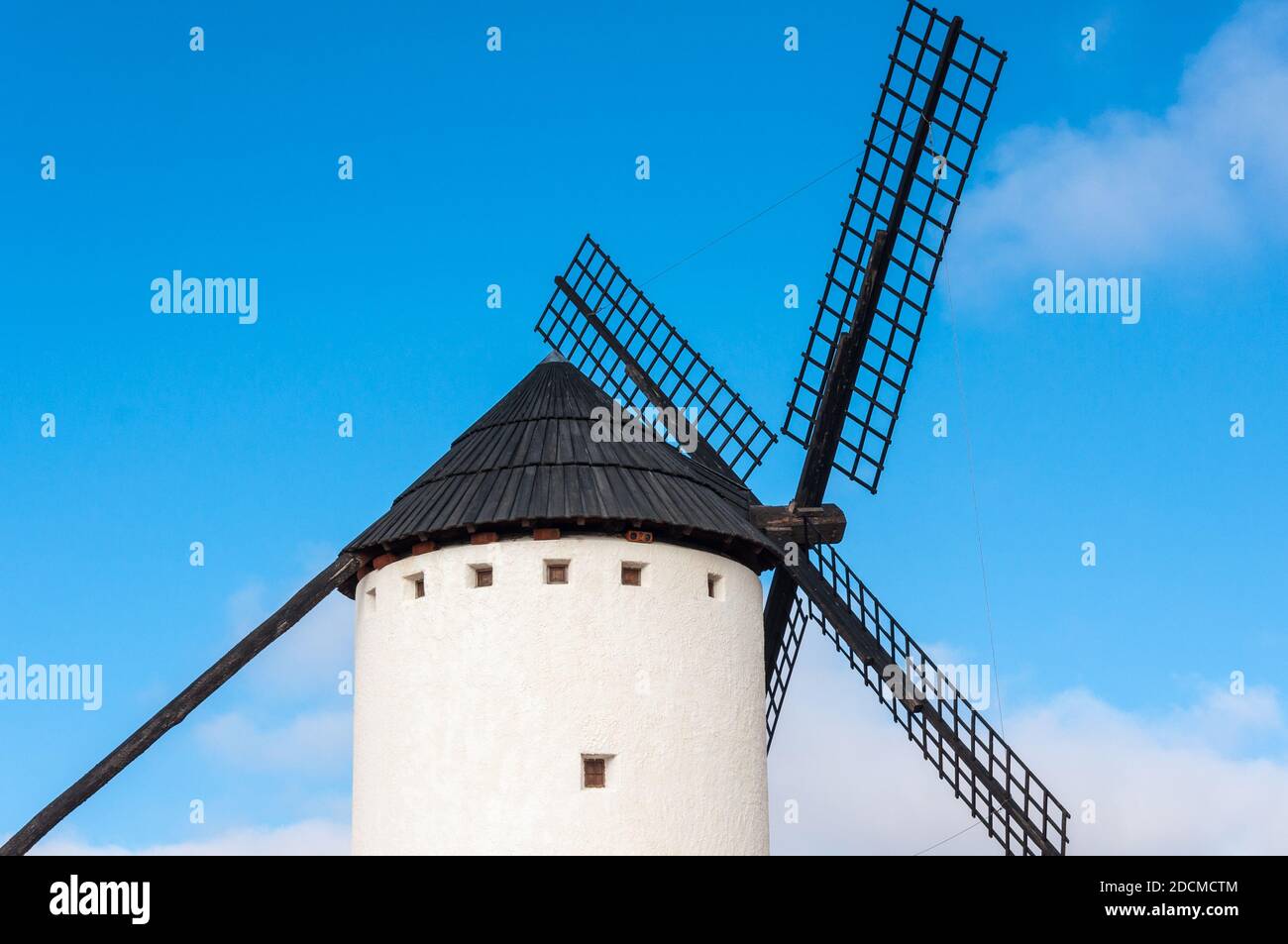 Moulin à tour (moulin à vent) à Campo de Criptana, province de Ciudad Real, Espagne Banque D'Images