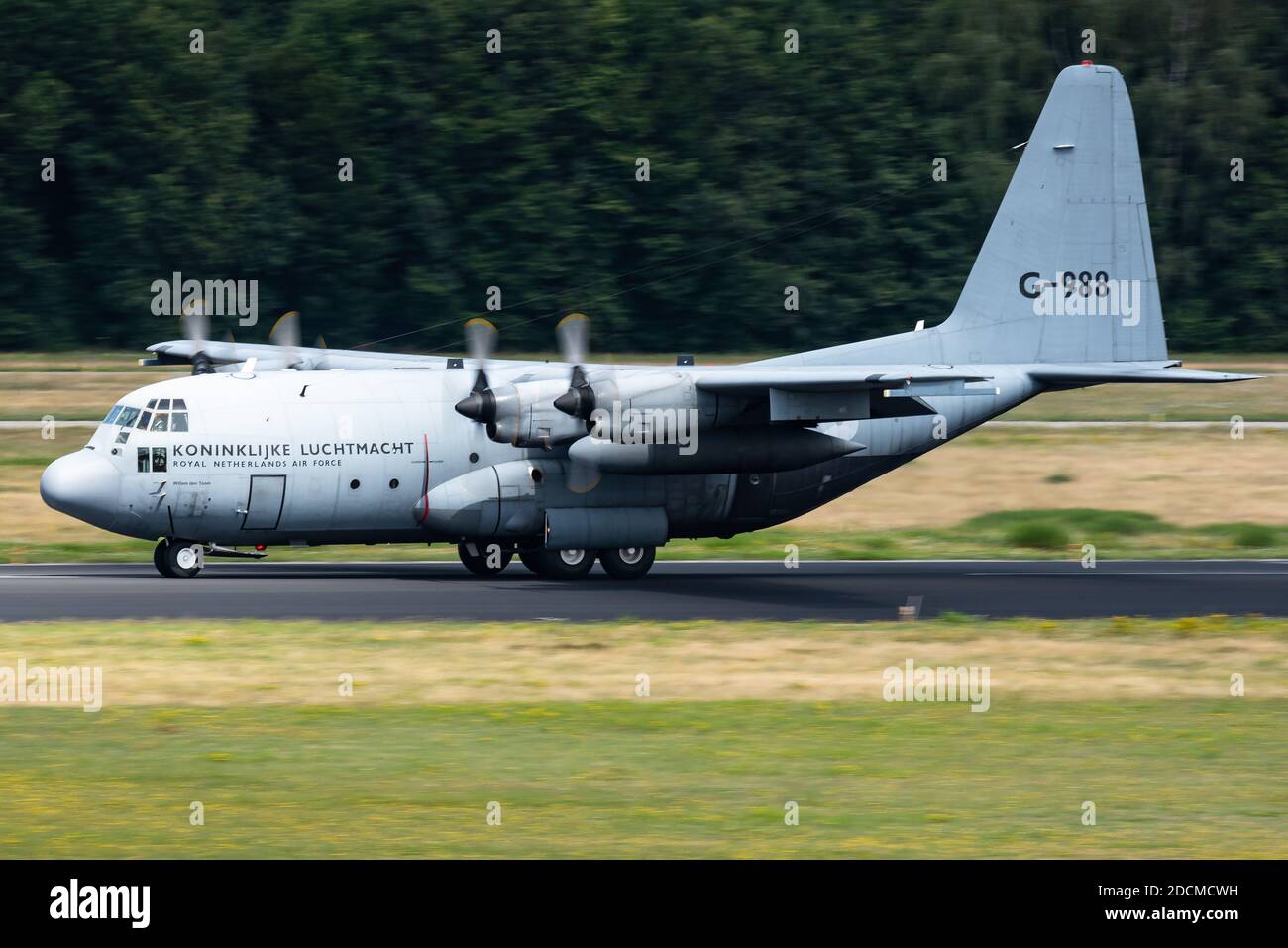 Un avion de transport militaire de la Royal Netherlands Air Force (Koninklijke Luchtmacht) (RNLAF) Lockheed C-130H Hercules à la base aérienne d'Eindhoven. Banque D'Images