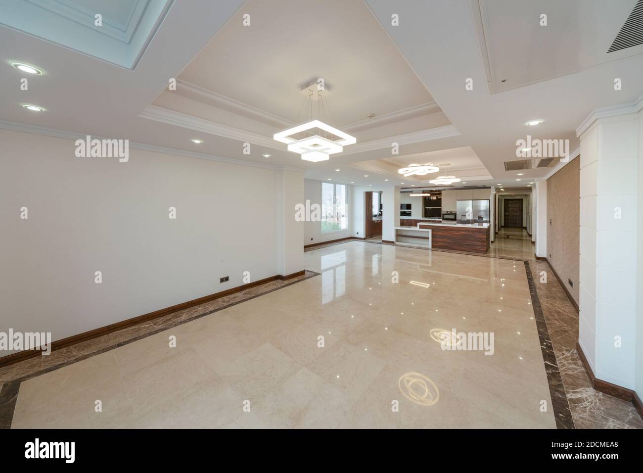 Vue sur la cuisine et le salon vide d'électroménagers Banque D'Images