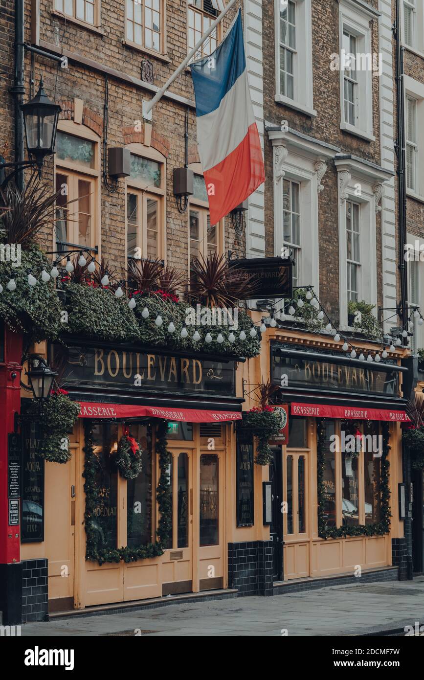 Londres, Royaume-Uni - 19 novembre 2020 : façade du restaurant français fermé Boulevard à Covent Garden, un célèbre quartier touristique de Londres avec beaucoup de magasins et Banque D'Images
