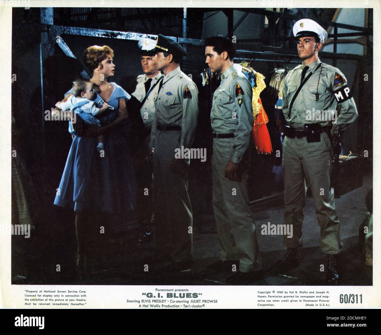 JULIET PROWSE et ELVIS PRESLEY in G. I. BLUES 1960 réalisateur NORMAN TAUROG costume design Edith Head Hal B. Wallis Productions / Paramount Pictures Banque D'Images