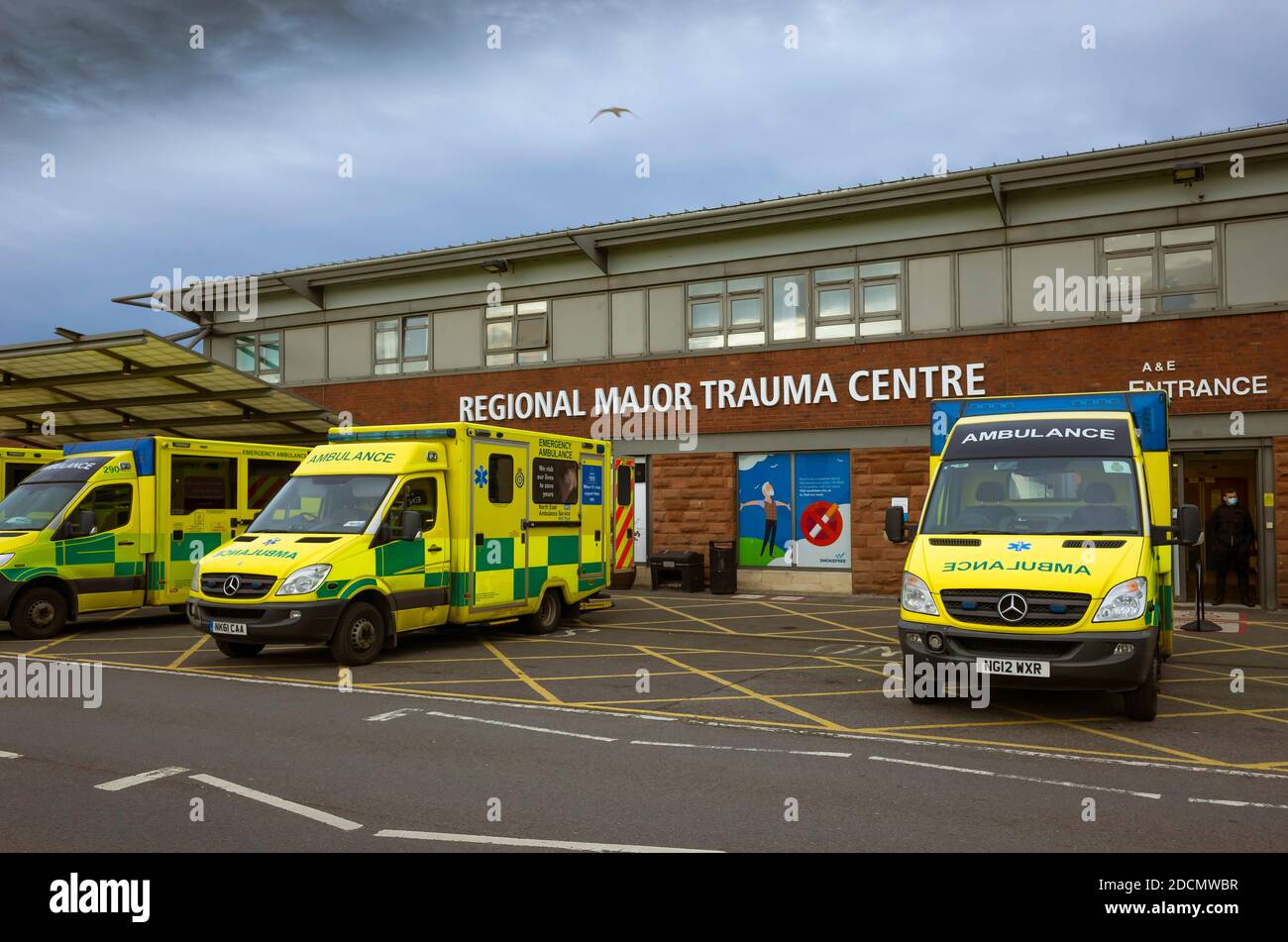 En dehors de la NHS Ambulances Centre Régional de traumatismes majeurs ou d'accident et d'urgence à l'Hôpital Universitaire de Jame Cook Middlesbrough Banque D'Images