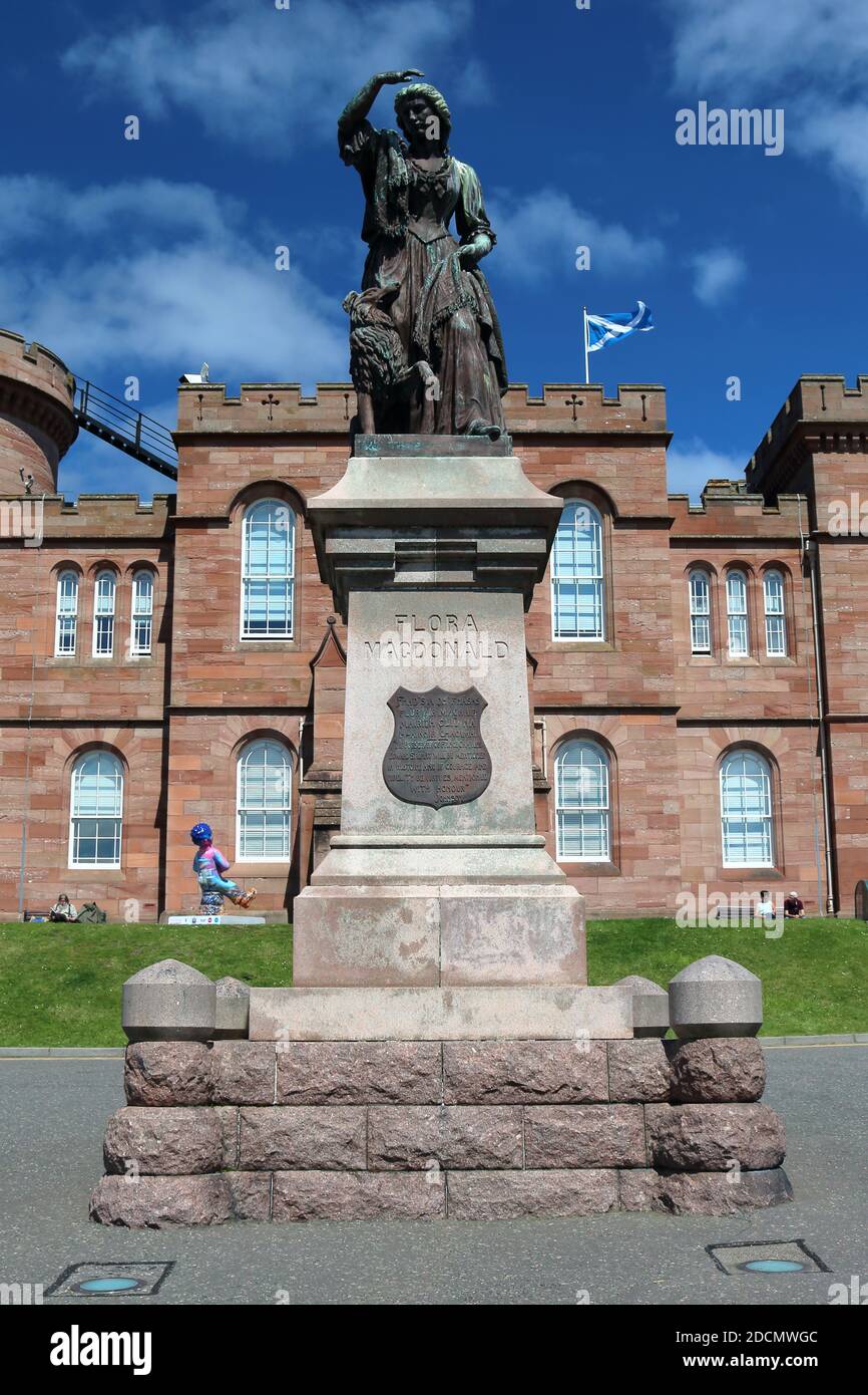 Statue de Flora MacDonald au château d'Inverness Banque D'Images