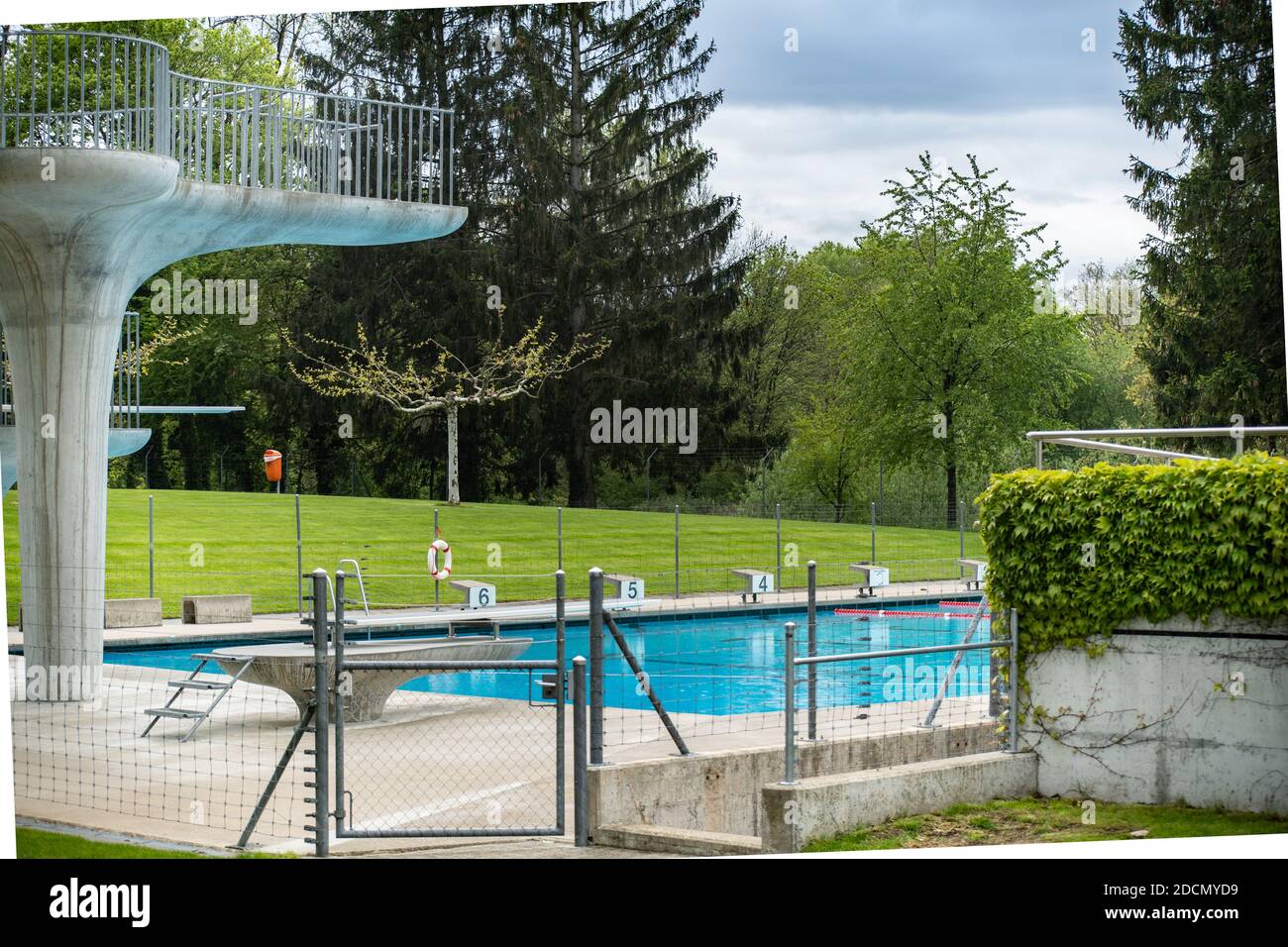 Tour de plongée de la piscine publique de Brugg. Préparation de l'ouverture de la piscine publique de la communauté. Brugg Suisse, 9 mai 2019. Banque D'Images