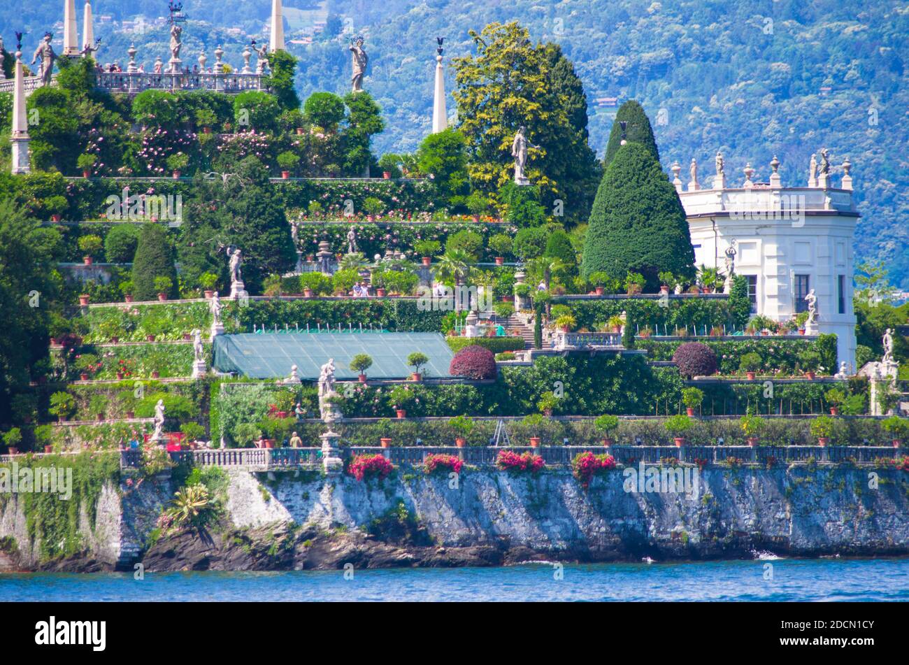 Jardins fascinants de Villa Borromeo construits sur des terrasses en pente sur le lac majeur.Isola Bella, Stresa, lacs italiens, Italie Banque D'Images