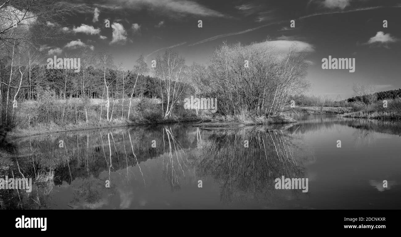 L'homme a fait le lac dans une réserve naturelle à Notinghamshire, Angleterre, Royaume-Uni Banque D'Images