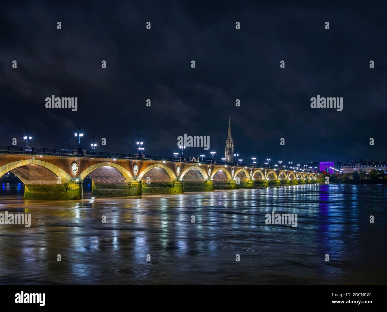 Pont de Pierre - Pont en pierre - à Bordeaux, France Pont de Pierre - Pont en pierre - à Bordeaux, France Banque D'Images
