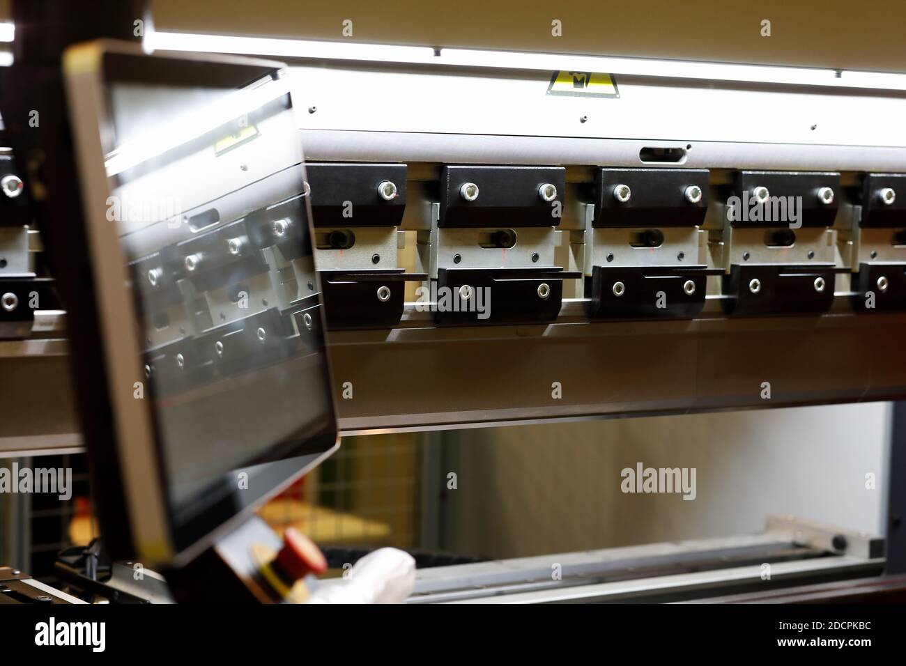 Machine à tôle de pliage de frein à presse hydraulique CNC. Mise au point sélective. Banque D'Images