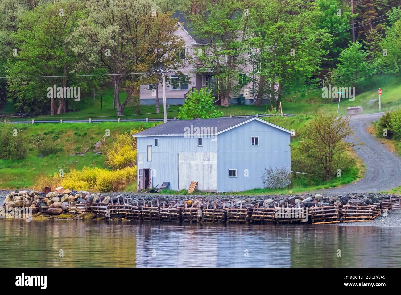 Chalet calme sur l'océan - presqu'île d'Avalon, Terre-Neuve, Canada. Scènes de la péninsule d'Avalon, Terre-Neuve Banque D'Images Chalet calme sur l'océan - presqu'île d'Avalon, Terre-Neuve, Canada. Scènes de la péninsule d'Avalon, Terre-Neuve Banque D'Images