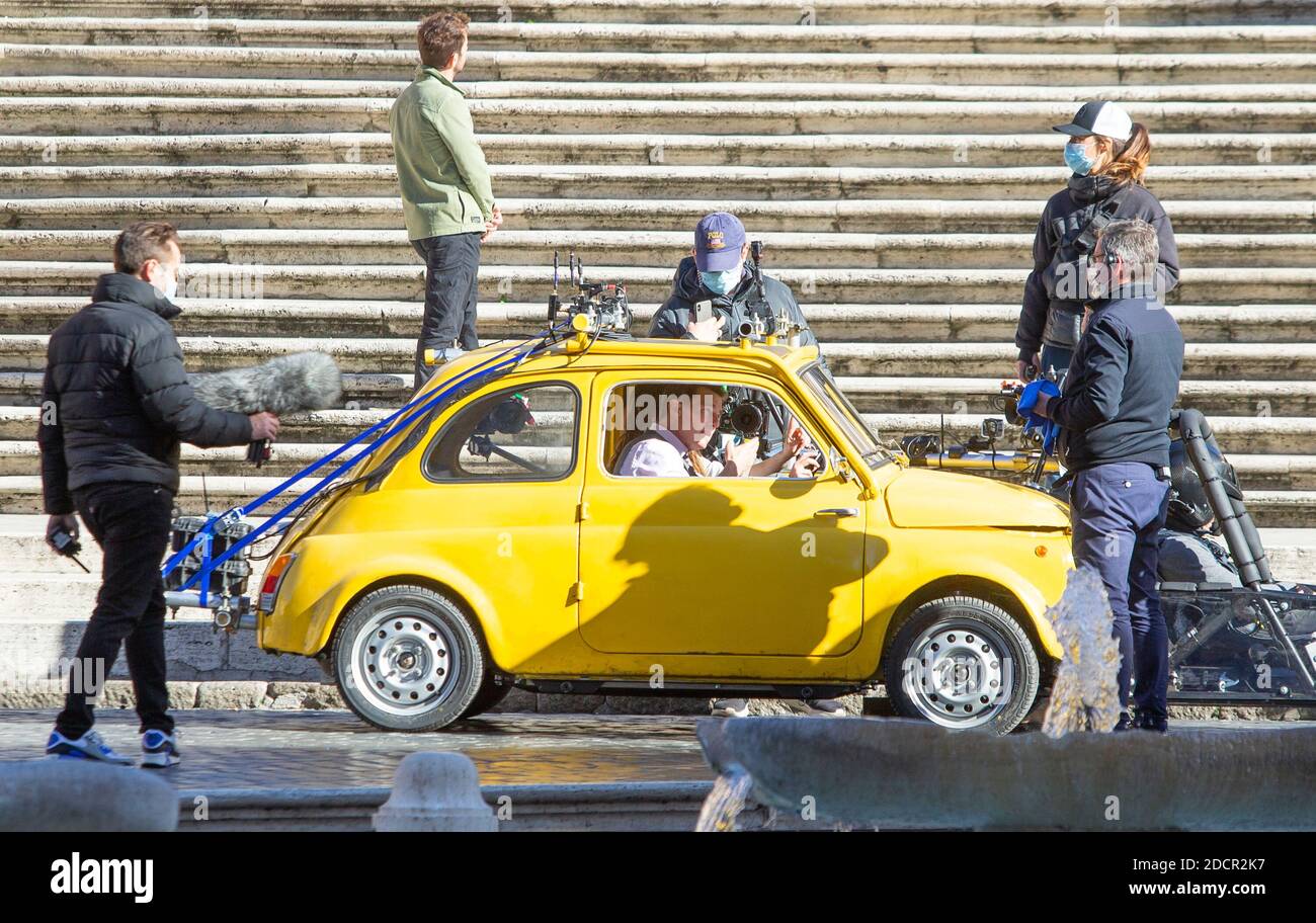 Rome, l'acteur Tom Cruise photographié sur le plateau du film Mission Impossible 7, sur la Piazza di Spagna. Banque D'Images
