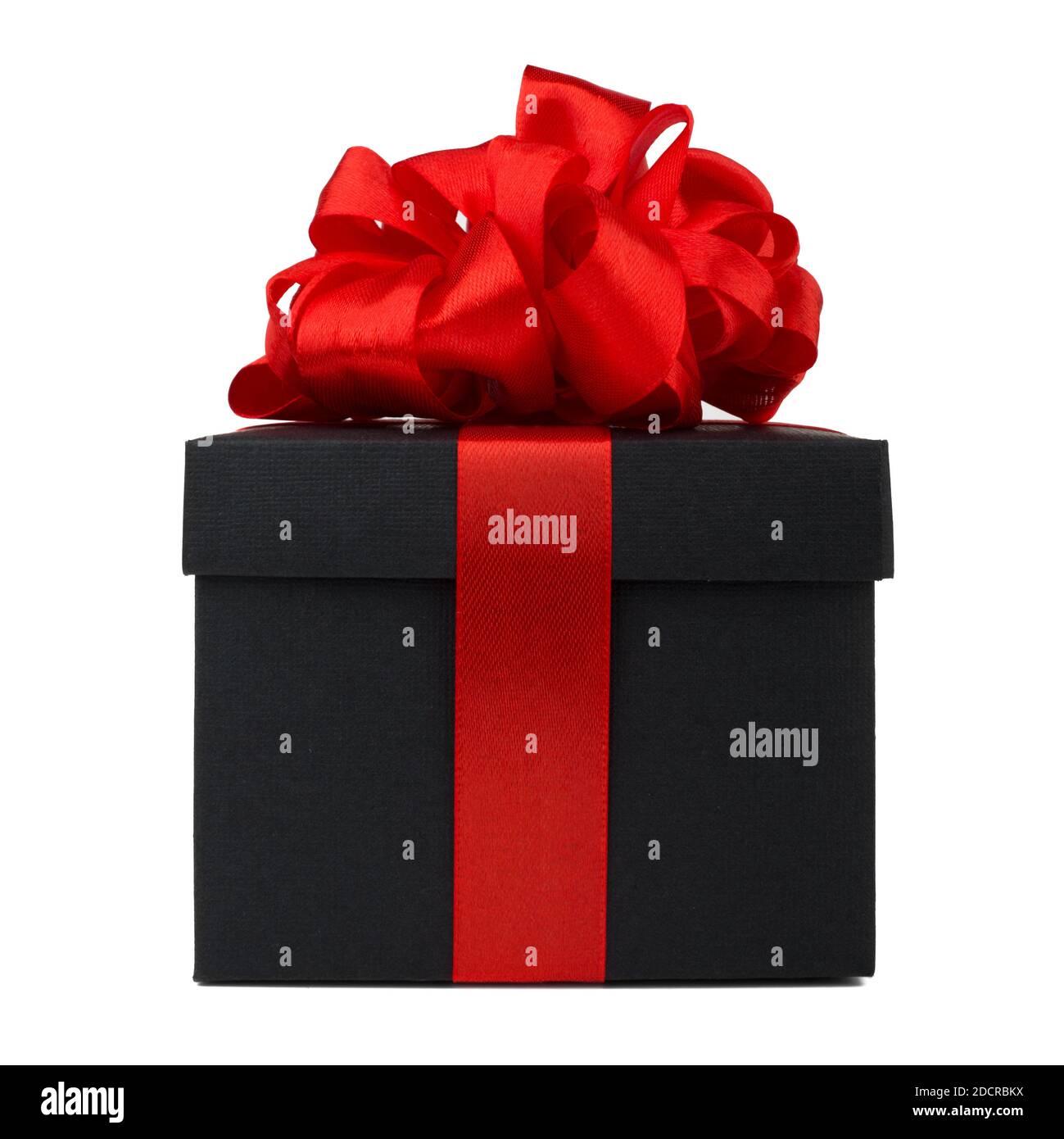 Cadeau du Vendredi noir, boîte en papier avec un gros noeud rond en ruban  de soie rouge isolé sur fond blanc Photo Stock - Alamy