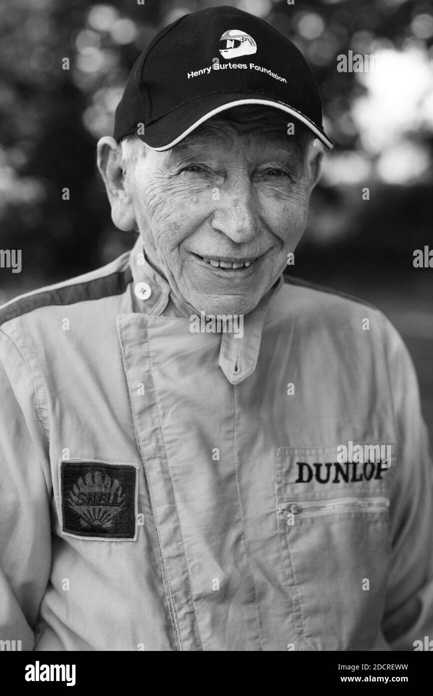 Grande-Bretagne / Angleterre / Surrey / John Surtees, OBE est un ancien Grand Prix de Grande-Bretagne moto sur route et pilote de Formule 1 d'Angleterre. Banque D'Images