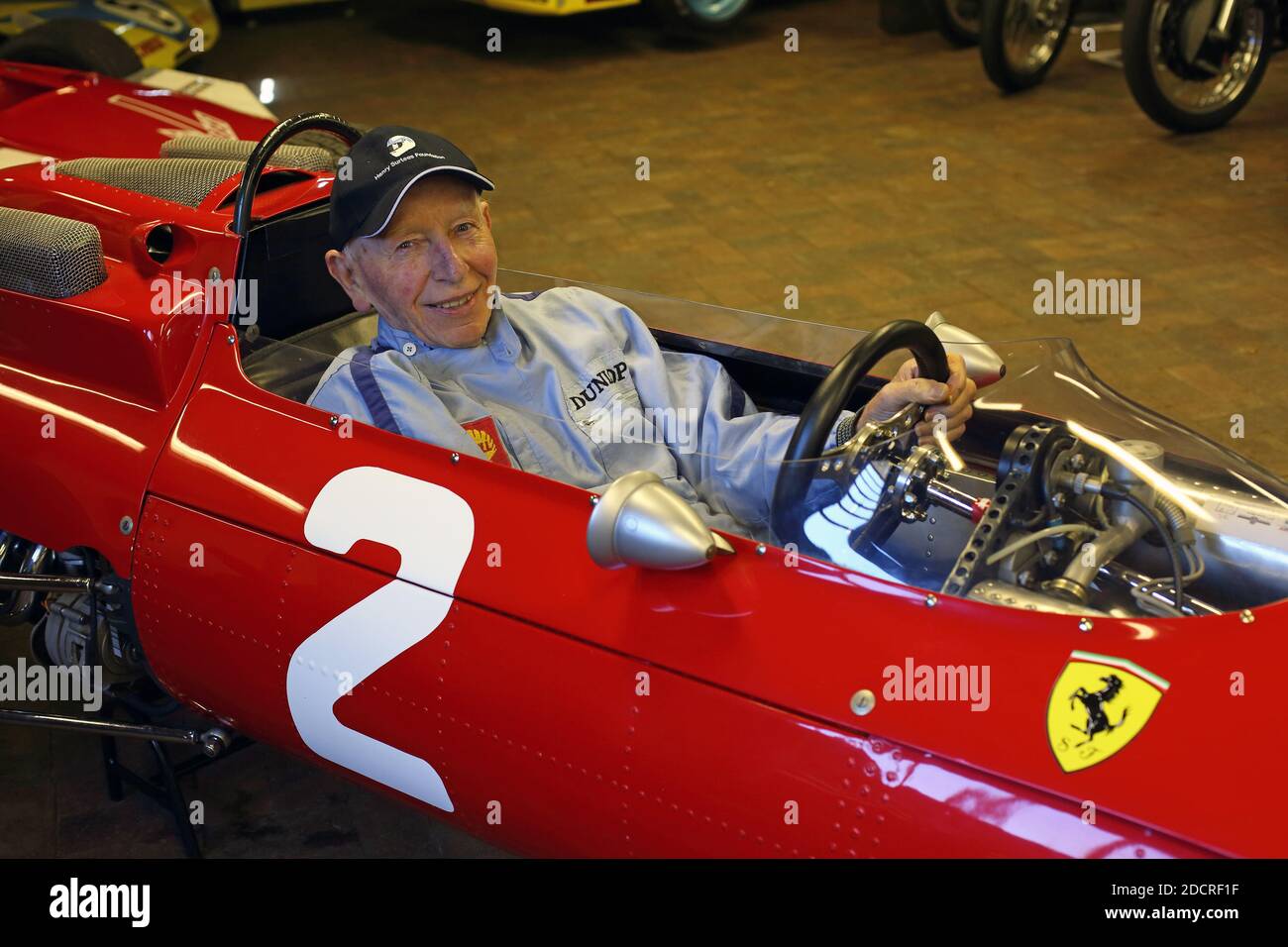 Grande-Bretagne / Angleterre / Surrey / John Surtees, OBE est un ancien Grand Prix de Grande-Bretagne moto sur route et pilote de Formule 1 d'Angleterre. Banque D'Images