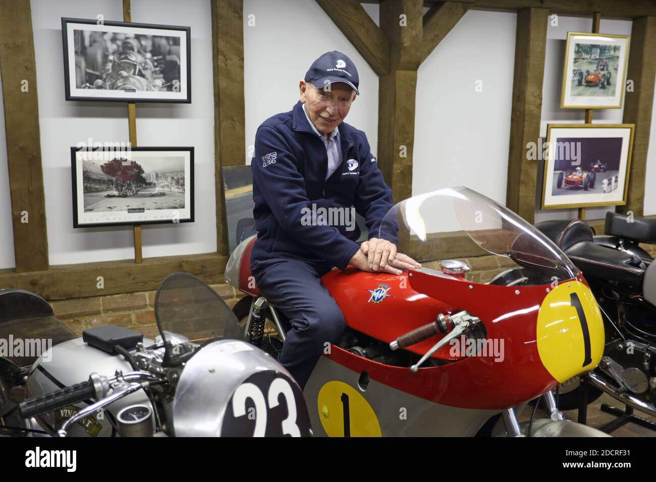 Grande-Bretagne / Angleterre / Surrey / John Surtees, OBE est un ancien Grand Prix de Grande-Bretagne moto sur route et pilote de Formule 1 d'Angleterre. Banque D'Images