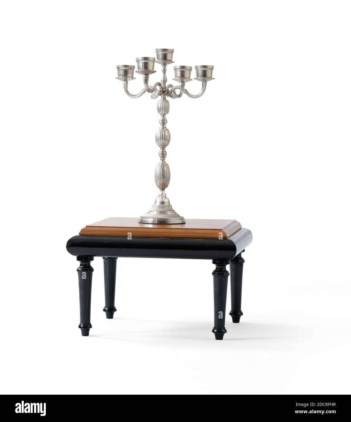table basse classique isolée sur fond blanc Banque D'Images