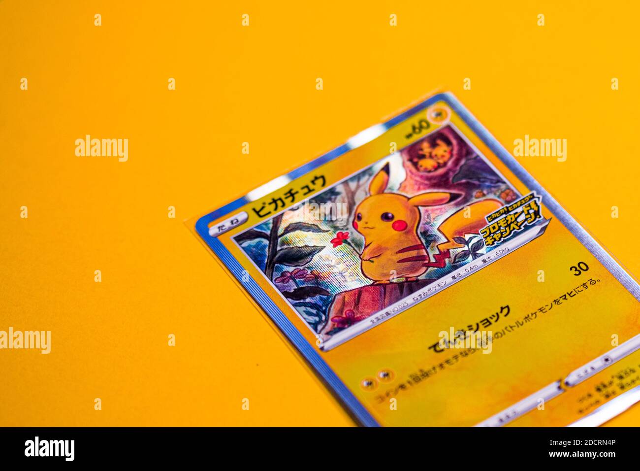 Jeu de cartes Pokemon – Pikachu japonais étonnant Voltecker Holo Carte en aluminium Banque D'Images