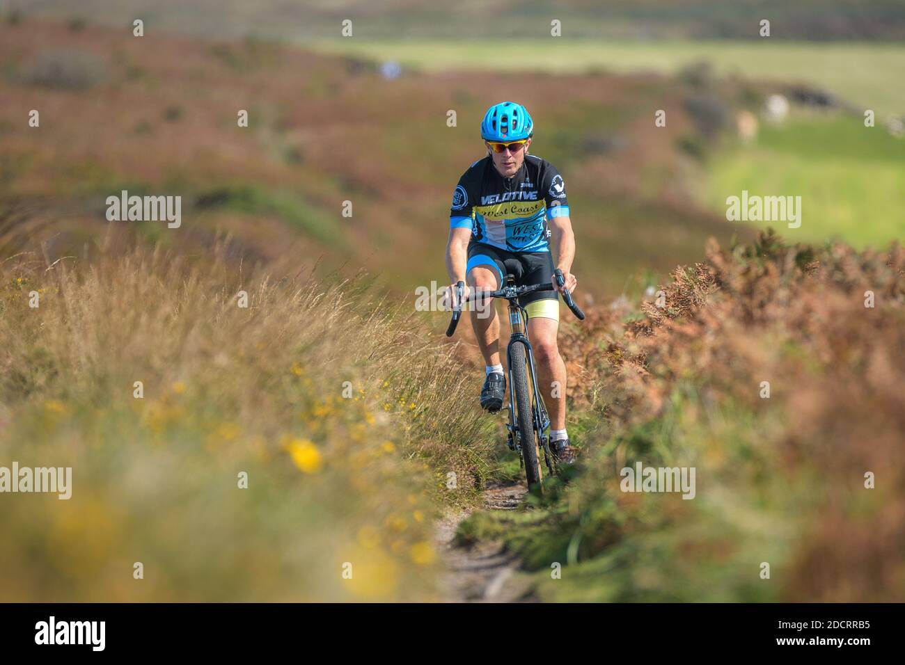 Reilly Cycleworks Gravel Bike gradient Cycling dans Cornwall Landmark Coast Banque D'Images