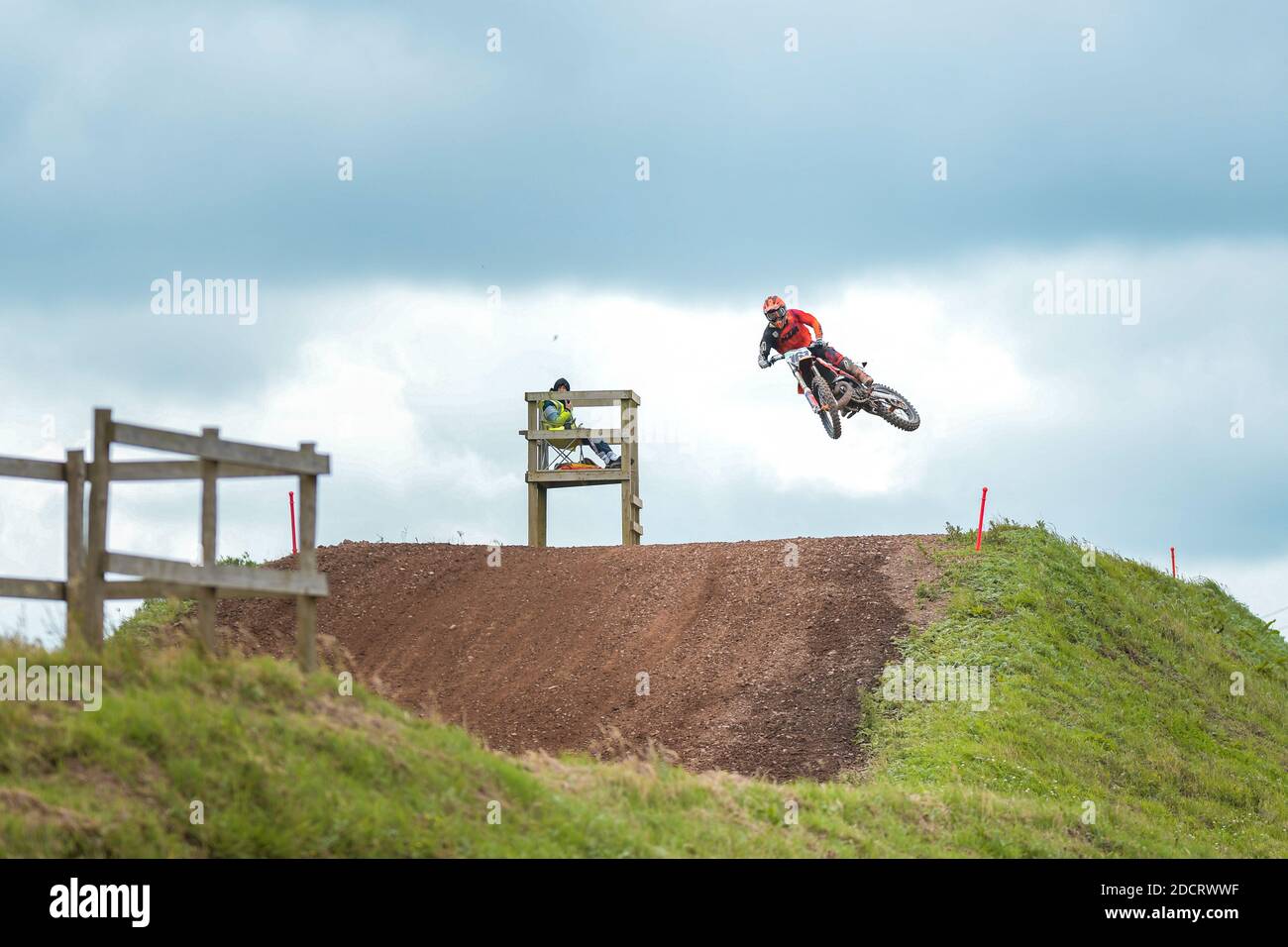 Motocross Dirt Bike Jump à Fradon moto Park Banque D'Images