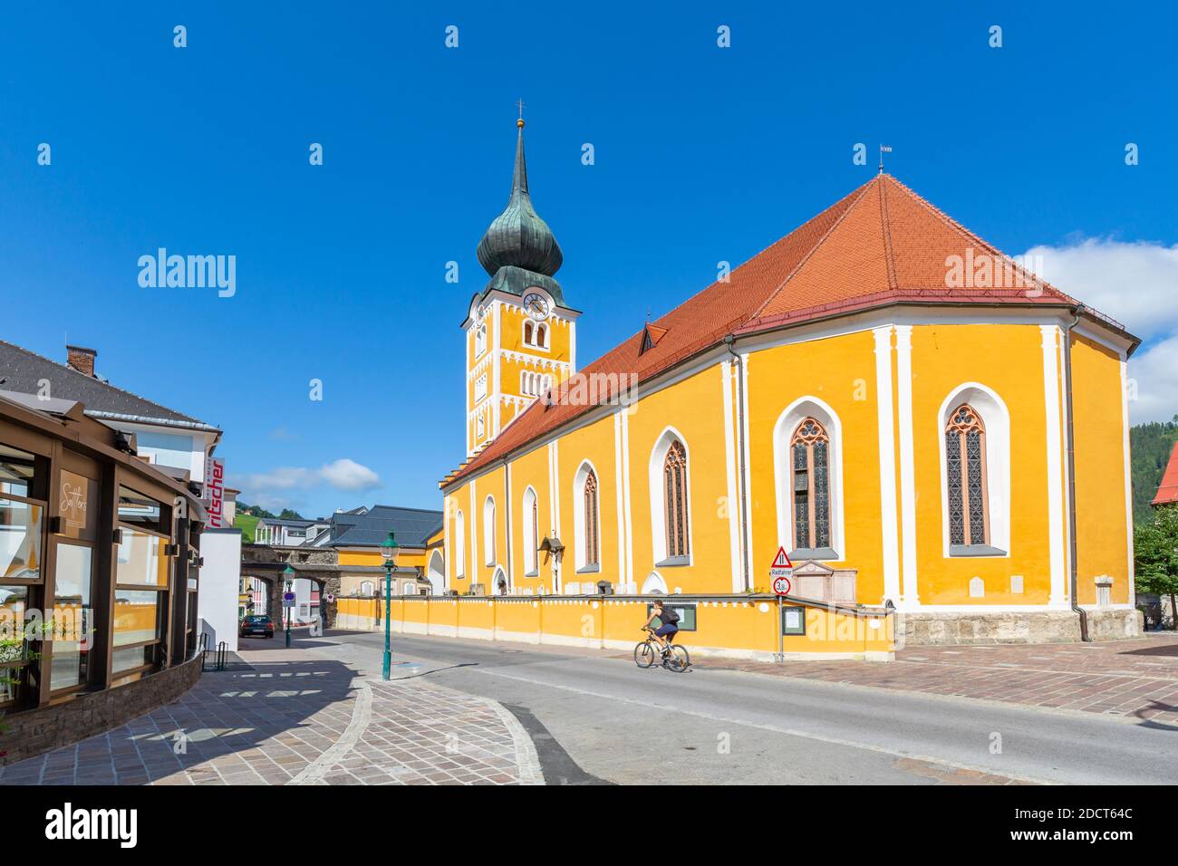 Vue sur Heiliger Achatius, centre-ville de Schladming, Schladming, Styrie, Tyrol autrichien, Autriche, Europe Banque D'Images