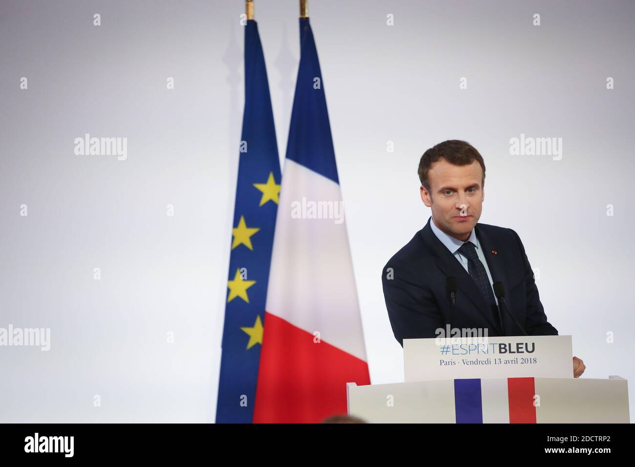 Le président français Emmanuel Macron s'exprime au palais présidentiel de l'Elysée le 13 avril 2018 à Paris lors d'une cérémonie de remise de prix réunissant des athlètes français qui ont participé aux Jeux olympiques d'hiver de Pyeongchang en 2018. Photo de Hamilton/pool/ABACAPRESS.COM Banque D'Images