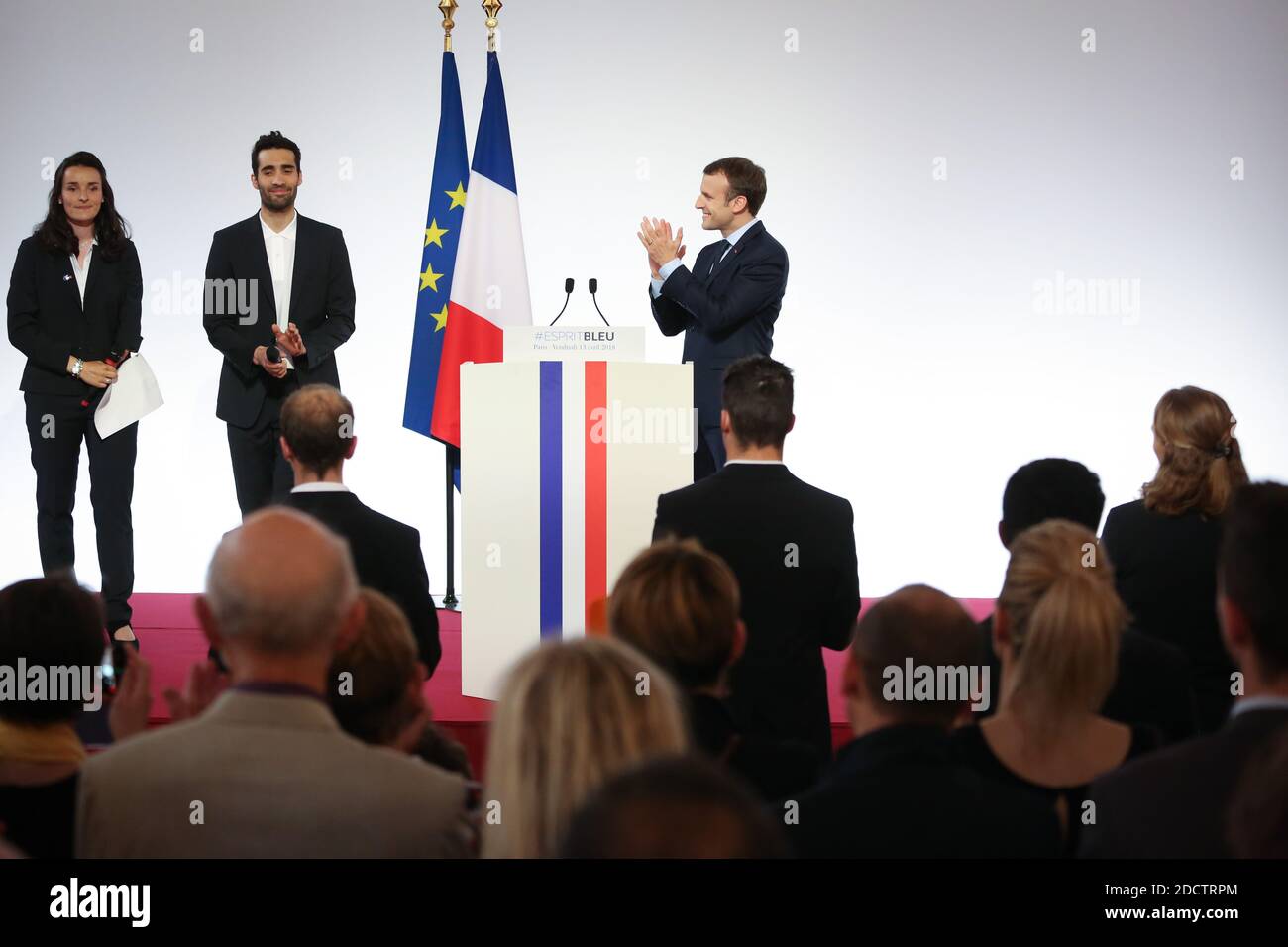 Le président français Emmanuel Macron s'exprime au palais présidentiel de l'Elysée le 13 avril 2018 à Paris lors d'une cérémonie de remise de prix réunissant des athlètes français qui ont participé aux Jeux olympiques d'hiver de Pyeongchang en 2018. Photo de Hamilton/pool/ABACAPRESS.COM Banque D'Images