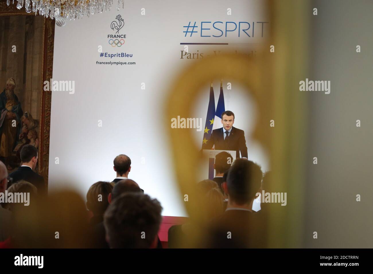 Le président français Emmanuel Macron s'exprime au palais présidentiel de l'Elysée le 13 avril 2018 à Paris lors d'une cérémonie de remise de prix réunissant des athlètes français qui ont participé aux Jeux olympiques d'hiver de Pyeongchang en 2018. Photo de Hamilton/pool/ABACAPRESS.COM Banque D'Images