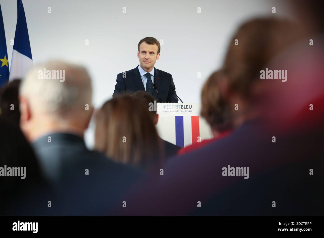 Le président français Emmanuel Macron s'exprime au palais présidentiel de l'Elysée le 13 avril 2018 à Paris lors d'une cérémonie de remise de prix réunissant des athlètes français qui ont participé aux Jeux olympiques d'hiver de Pyeongchang en 2018. Photo de Hamilton/pool/ABACAPRESS.COM Banque D'Images