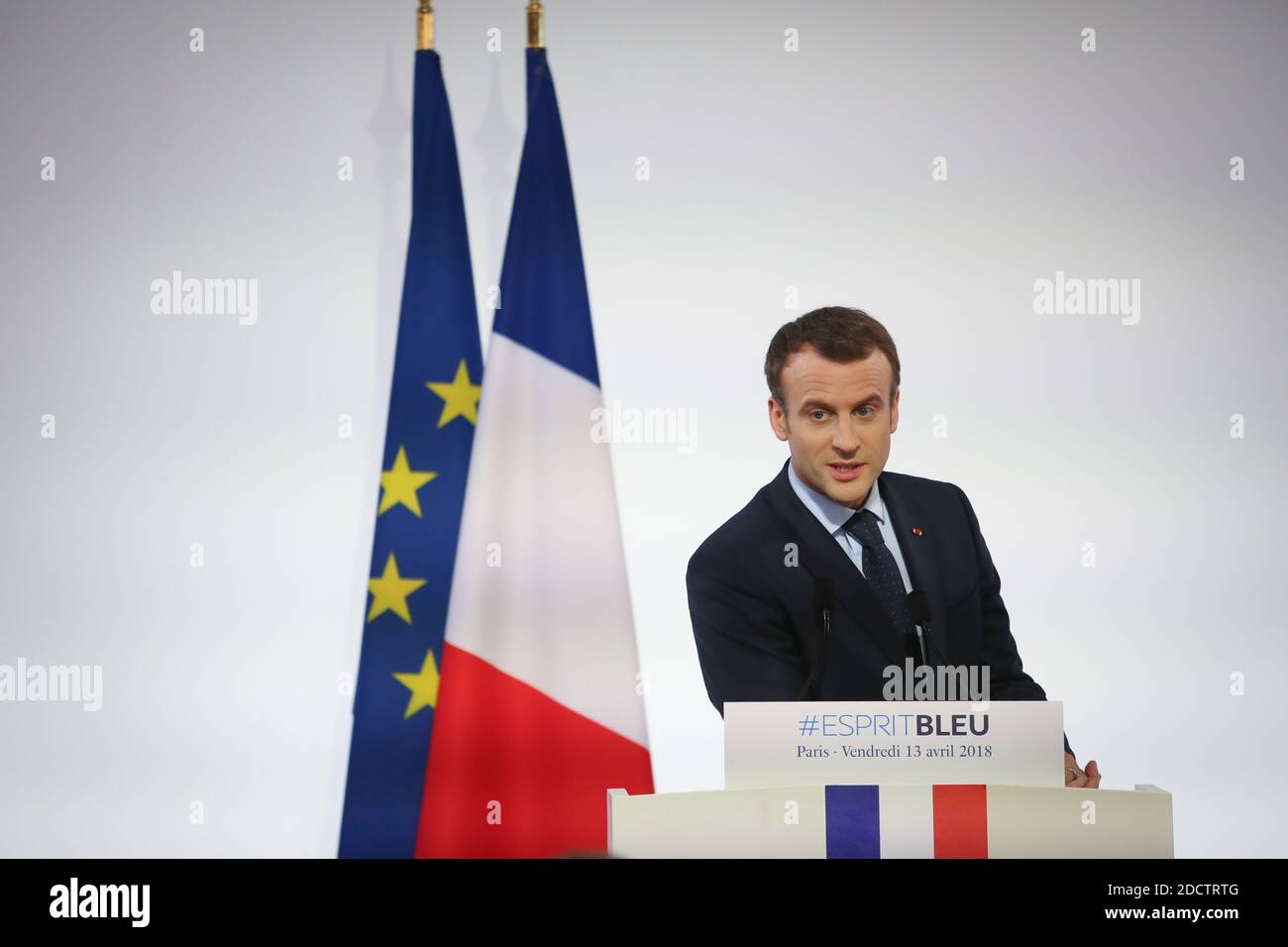 Le président français Emmanuel Macron s'exprime au palais présidentiel de l'Elysée le 13 avril 2018 à Paris lors d'une cérémonie de remise de prix réunissant des athlètes français qui ont participé aux Jeux olympiques d'hiver de Pyeongchang en 2018. Photo de Hamilton/pool/ABACAPRESS.COM Banque D'Images