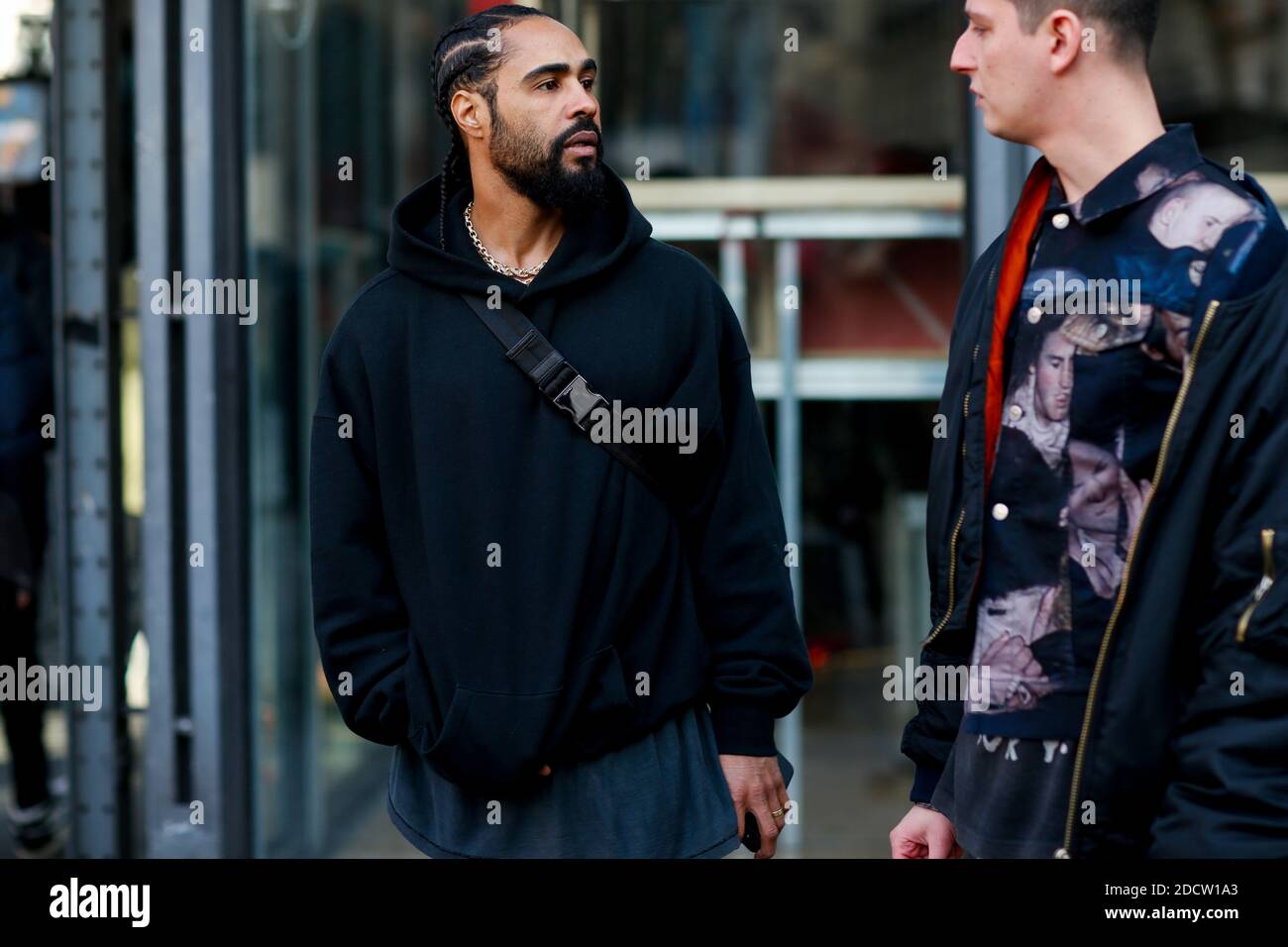 Street style, Jerry Lorenzo arriving at Y3 Fall-Winter 2017-2018 menswear  show held at Palais de Tokyo, in Paris, France, on January 22, 2017. Photo  by Marie-Paola Bertrand-Hillion/ABACAPRESS.COM Stock Photo - Alamy