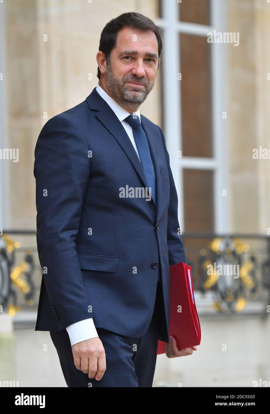 Ministre d'État chargé des relations avec le Parlement, attaché au Premier ministre Christophe Castaner quittant la réunion hebdomadaire du Cabinet à l'elysée Palace, Paris, France, le 12 janvier 2018. Photo de Christian Liewig/ABACAPRESS.COM Banque D'Images