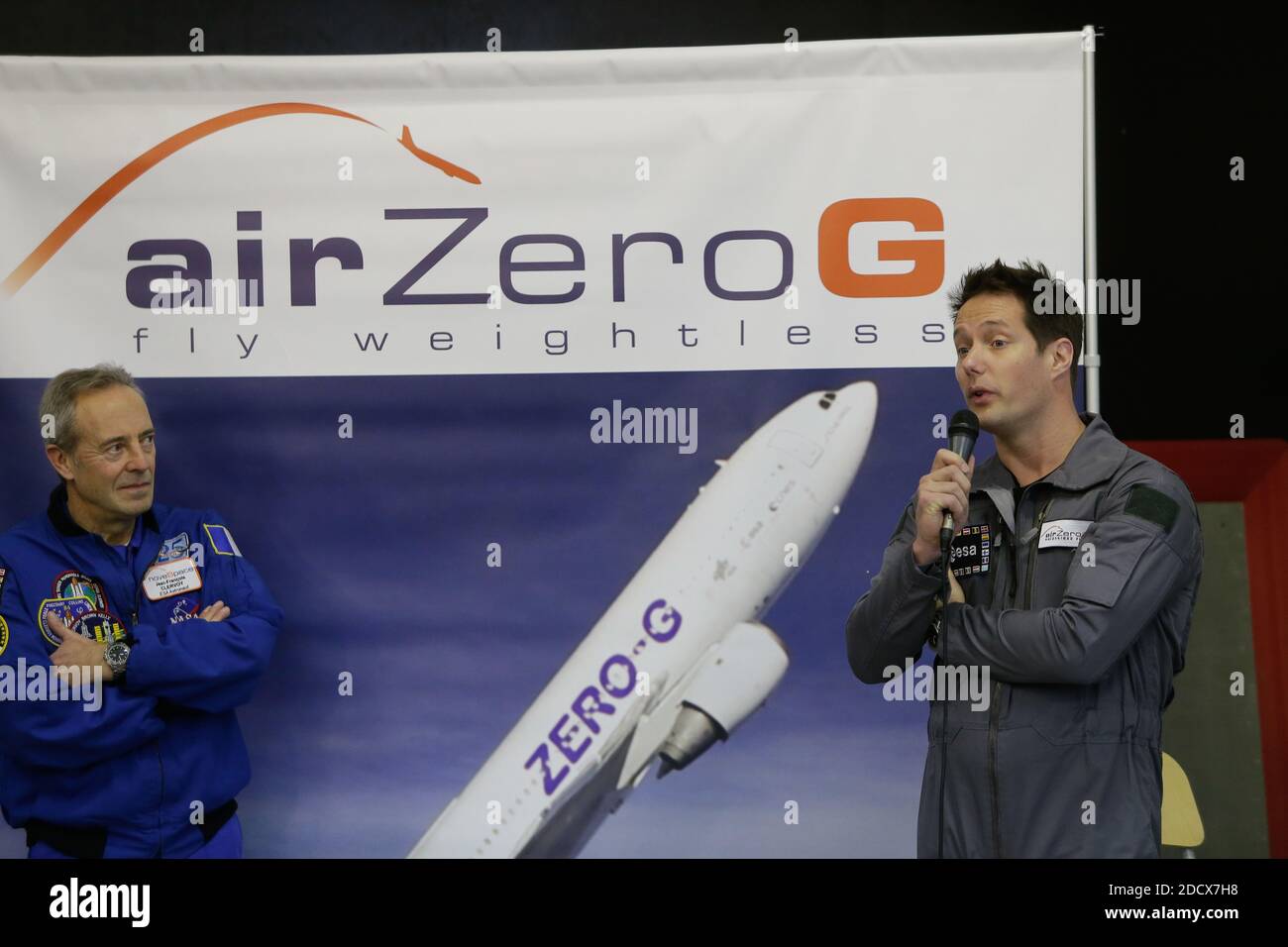 Thomas Pesquet pendant le briefing avant le premier vol. L'astronaute Thomas Pesquet fera bientôt partie des pilotes avec des vols paraboliques à bord de l'A310 Zero-G de la société Novespace. Ces vols, effectués par l'équipe de Novespace, permettent aux scientifiques, mais aussi au grand public, de faire l'expérience de l'apesanteur. À Mérignac, France, le 16 février 2018. Photo de Thibaud Moritz/ABACAPRESS.COM Banque D'Images