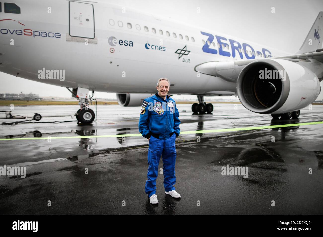 Jean-François Clervoy ancien astraunote français et actuel président de Novespace devant l'airbus A310 ZÉRO G. l'astronaute Thomas Pesquet fera bientôt partie des pilotes avec des vols paraboliques à bord de l'A310 zéro-G de la société Novespace. Ces vols, effectués par l'équipe de Novespace, permettent aux scientifiques, mais aussi au grand public, de faire l'expérience de l'apesanteur. À Mérignac, France, le 16 février 2018. Photo de Thibaud Moritz/ABACAPRESS.COM Banque D'Images