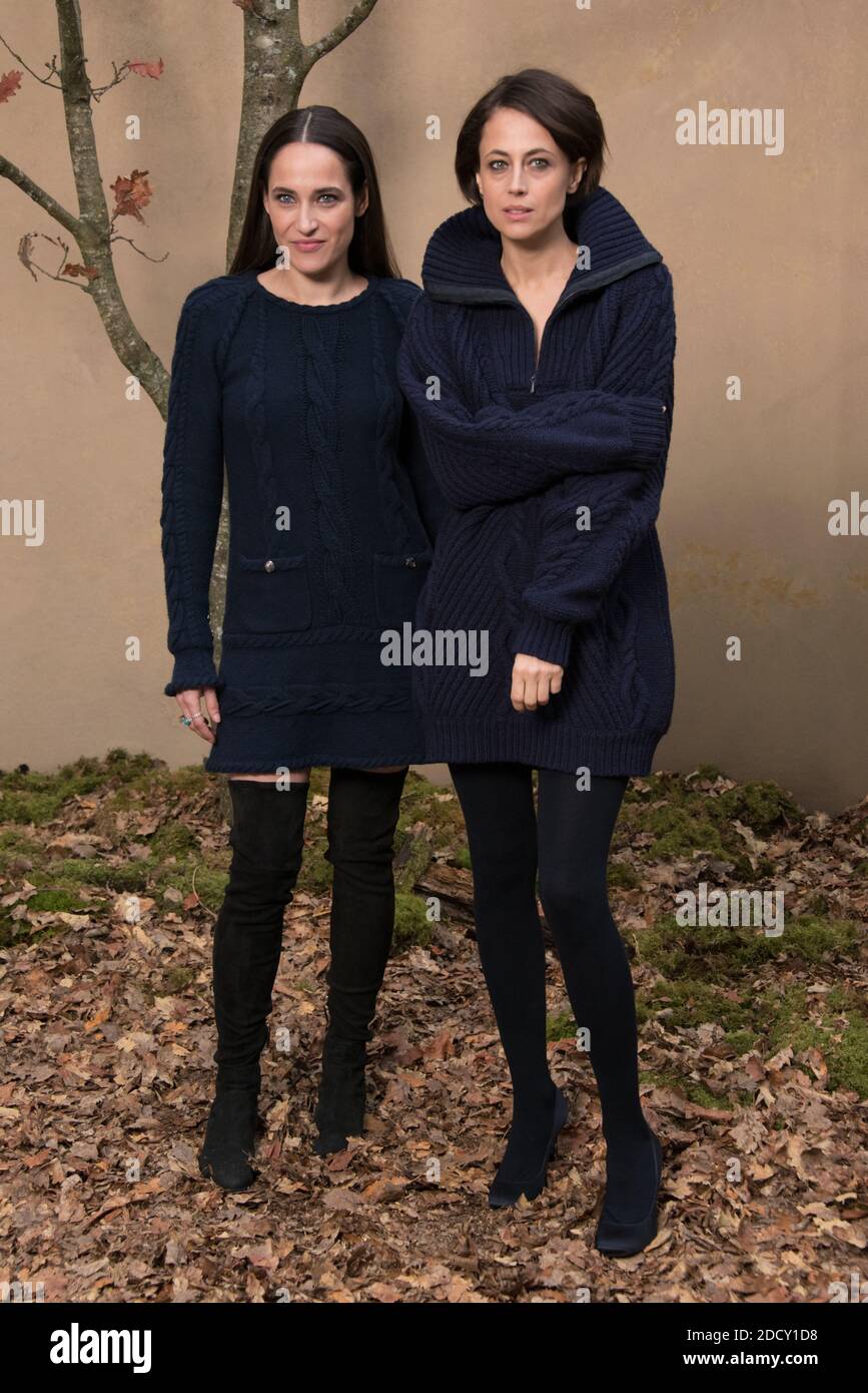 Claire Berest et Anne Berest participant au salon Chanel dans le cadre de  la semaine de la mode de Paris vêtements pour femmes automne/hiver 2018/2019  à Paris, France, le 0 mars 2018.
