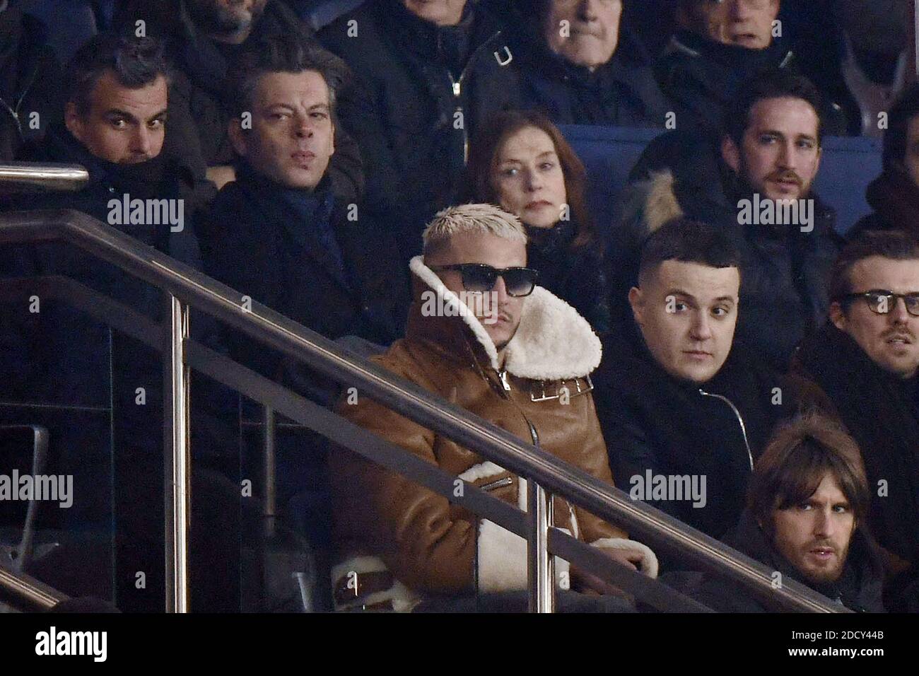William Grigahcine (DJ Snake), Benjamin Biolay et isabelle Huppert assistent au match de la Ligue 1 entre Paris Saint Germain (PSG) et Olympique Marseille (OM) au Parc des Princes le 25 février 2018 à Paris, France. Photo de Laurent Zabulon/ABACAPRESS.COM Banque D'Images