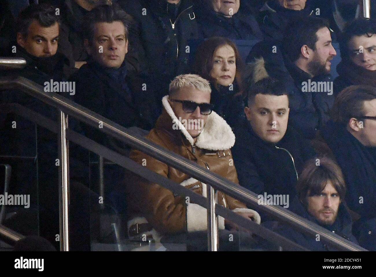 William Grigahcine (DJ Snake), Benjamin Biolay et isabelle Huppert assistent au match de la Ligue 1 entre Paris Saint Germain (PSG) et Olympique Marseille (OM) au Parc des Princes le 25 février 2018 à Paris, France. Photo de Laurent Zabulon/ABACAPRESS.COM Banque D'Images