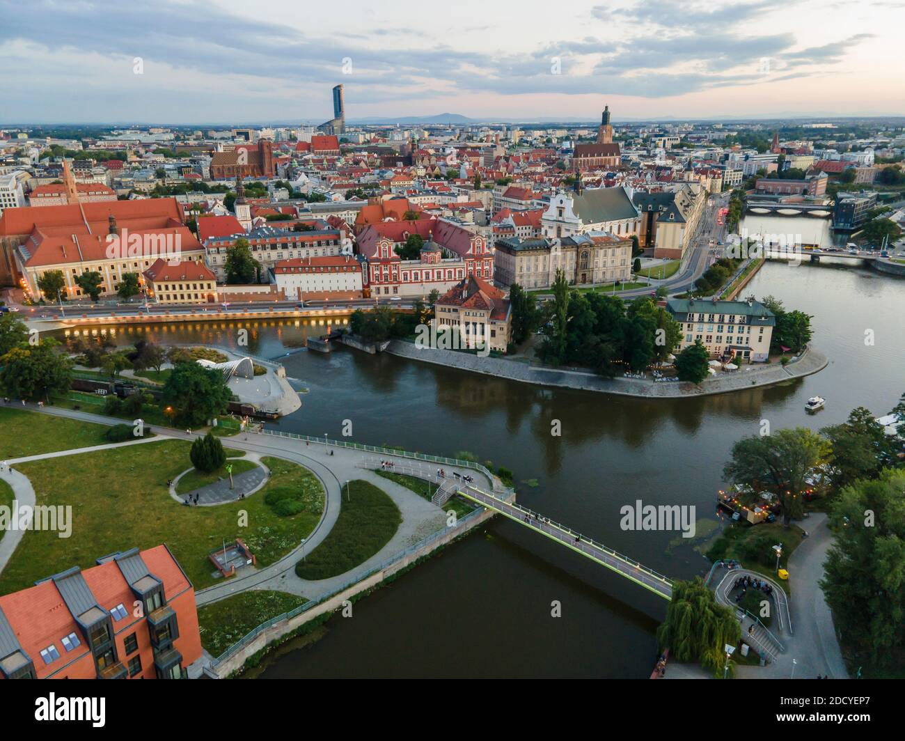 Vue aérienne de la belle Wroclaw située sur de nombreuses îles sur la rivière Odra, Pologne Banque D'Images